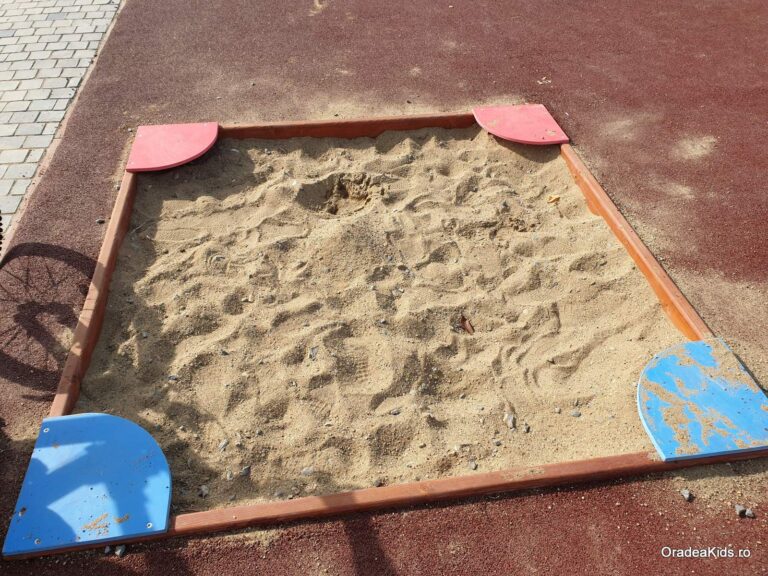 parcul barcaului nisip copii 768x576